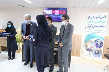 آیین قدردانی از افتخارآفرینان حماسه و ایثار در دوران کرونا ویروس بیمارستان کوثر سمنان99.09.11 